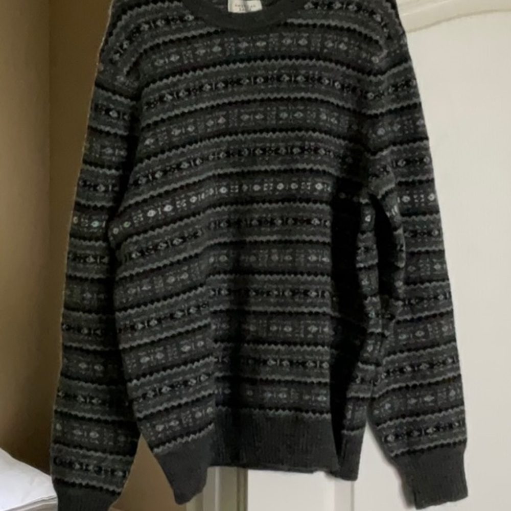 American Eagle Outfitters Black and Gray Crewneck Sweater